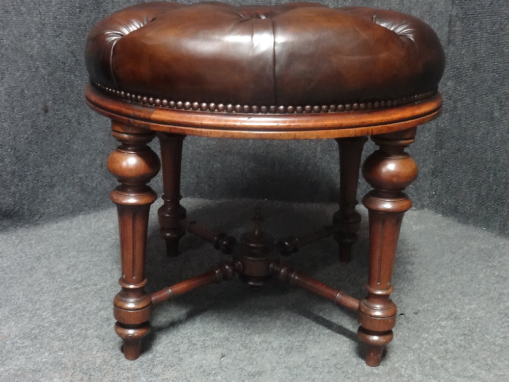 Good Deep Buttoned Leather Stool View III