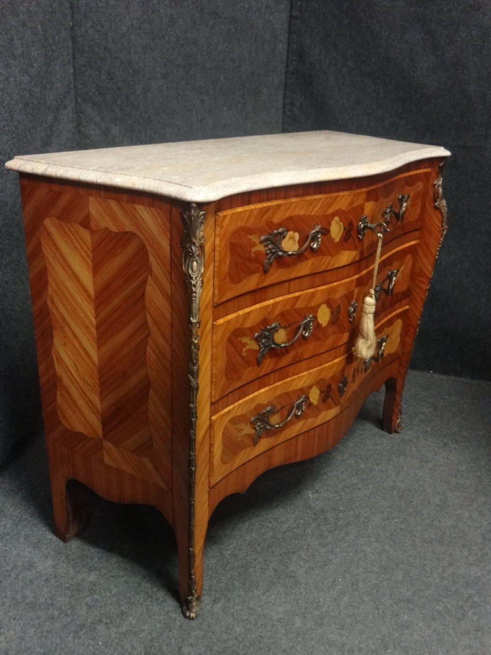 Excellent Kingwood Commode chest of Drawers View V