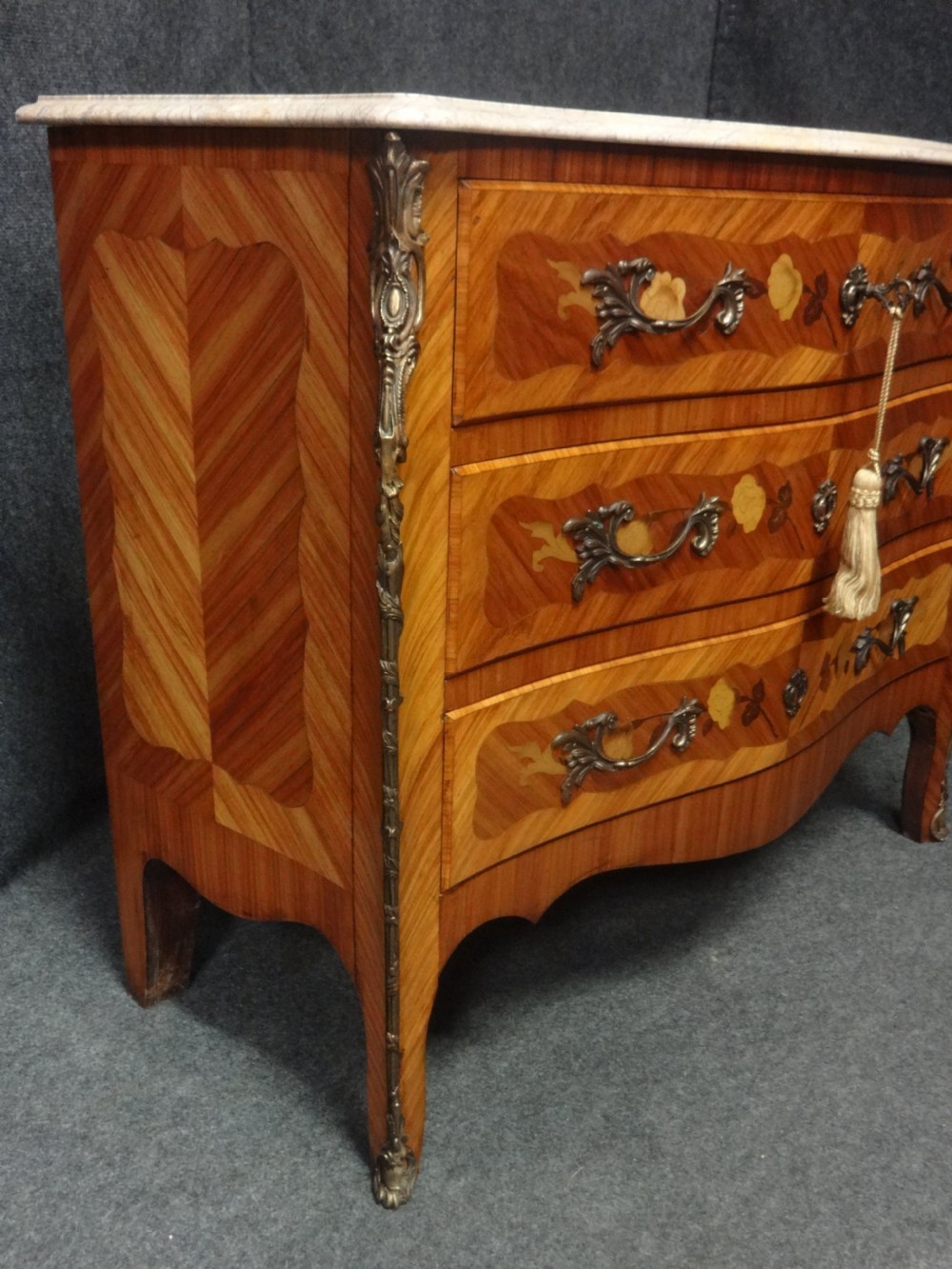 Excellent Kingwood Commode chest of Drawers View VI