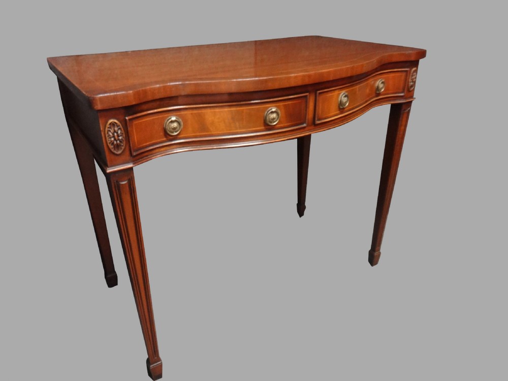 Very good quality Mahogany Serpentine Side Table