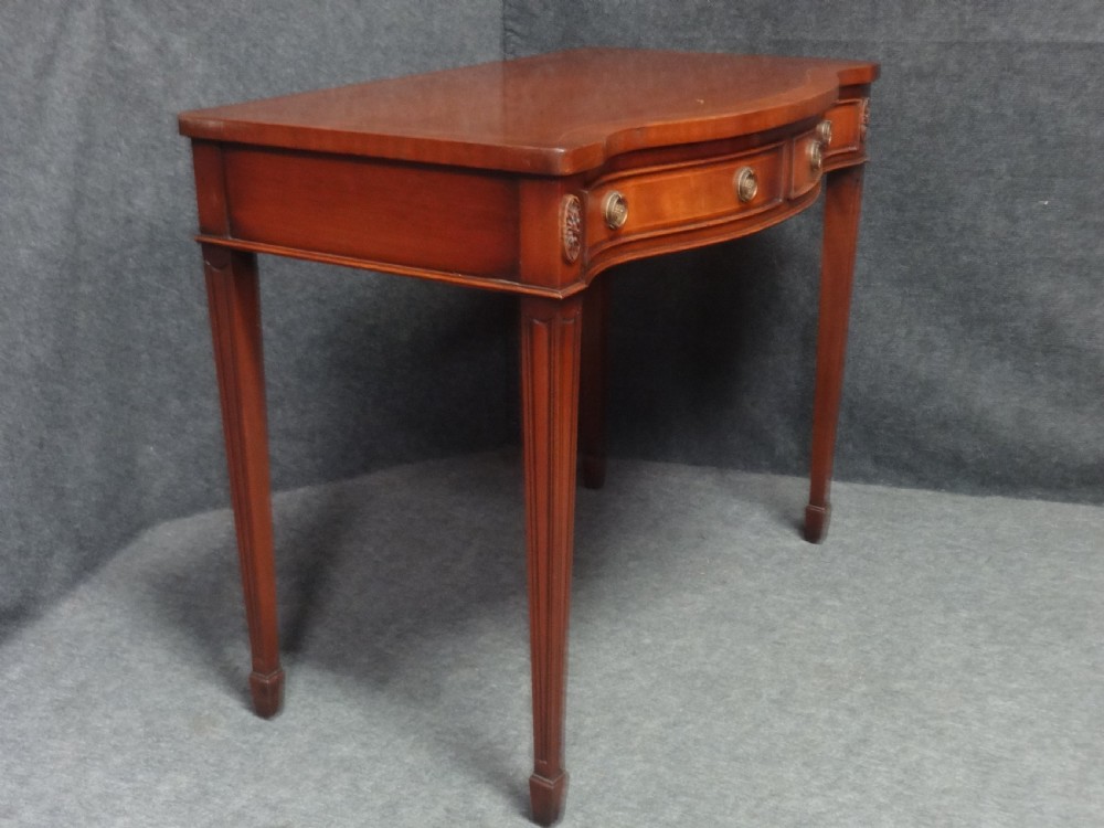 Very good quality Mahogany Serpentine Side Table View VI