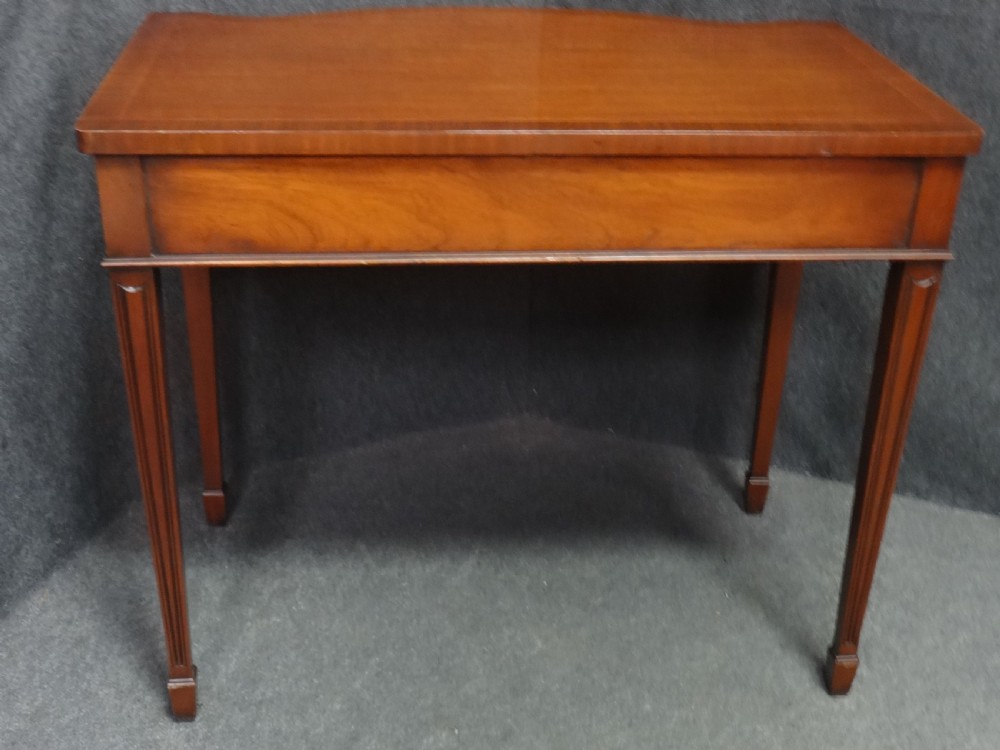 Very good quality Mahogany Serpentine Side Table View VII