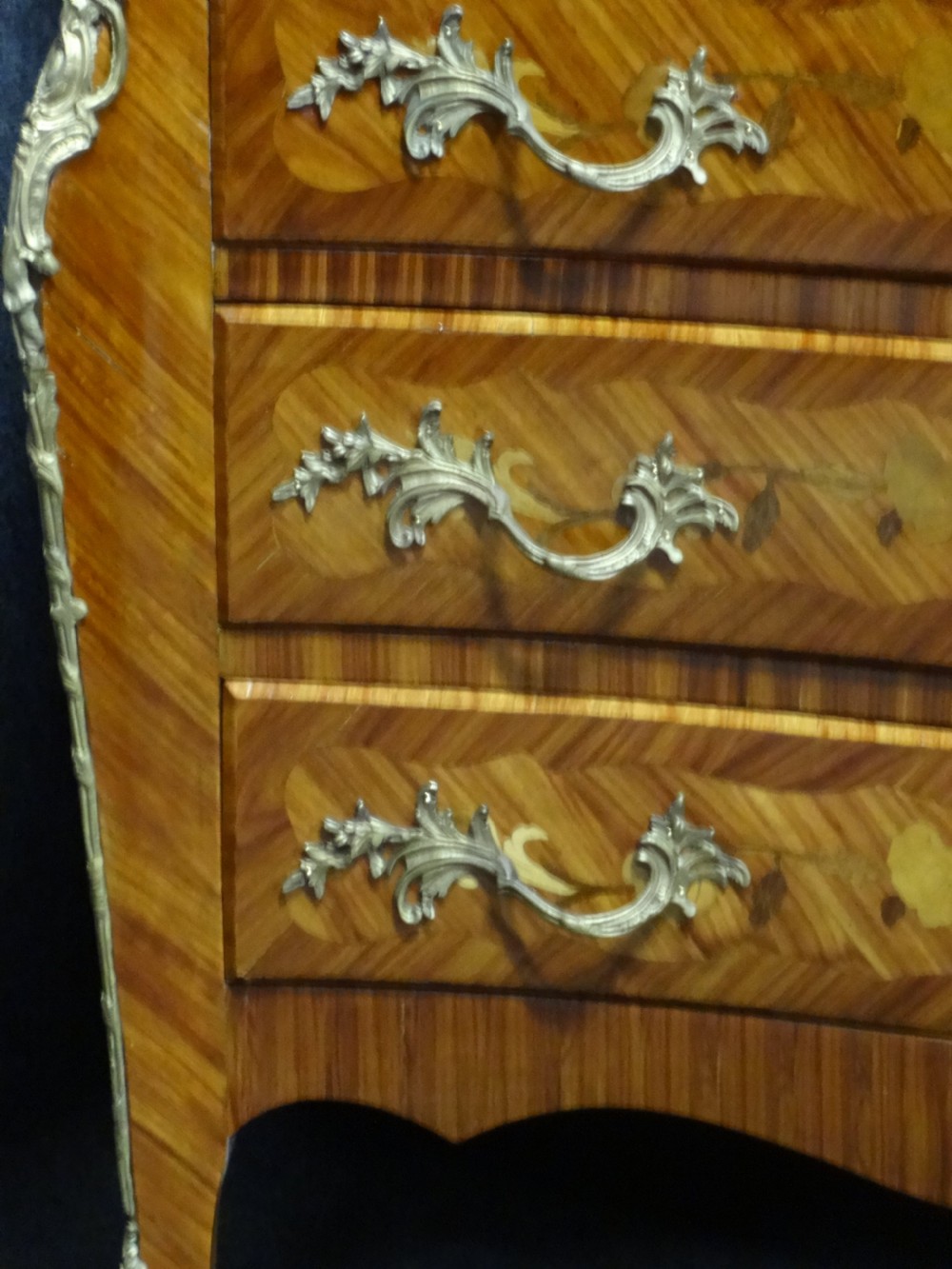 Excellent quality Tulipwood Marquetry Commode Chest of Drawers View II