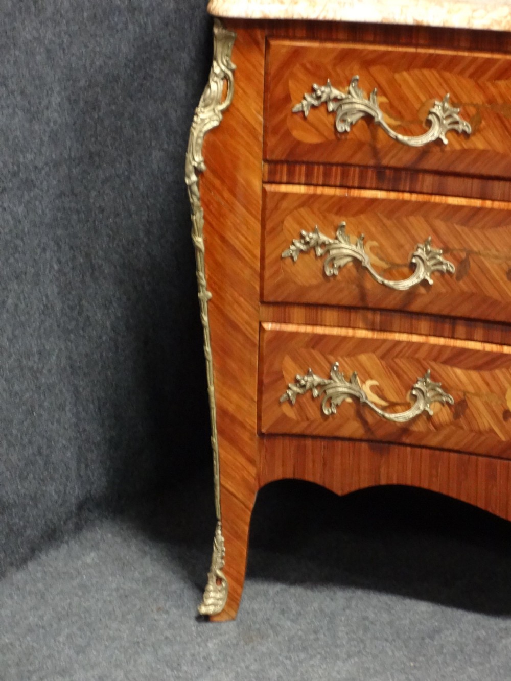 Excellent quality Tulipwood Marquetry Commode Chest of Drawers View III