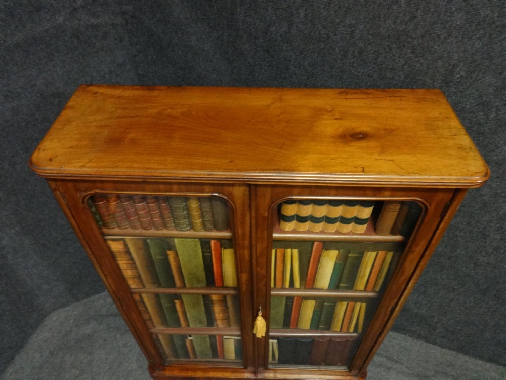 Very Good Victorian Mahogany Adjustable Bookcase View II