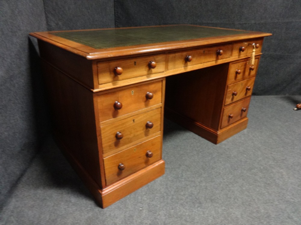 Very Good Victorian Mahogany Pedestal Desk View IV