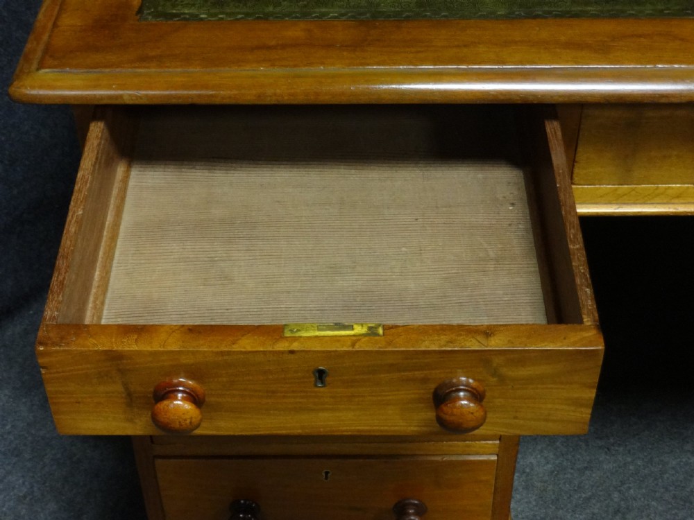 Very Good Victorian Mahogany Pedestal Desk View VI