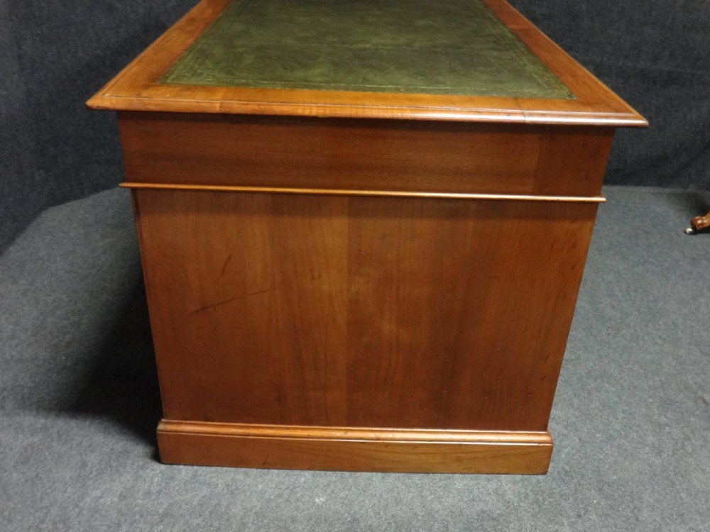Very Good Victorian Mahogany Pedestal Desk View VII