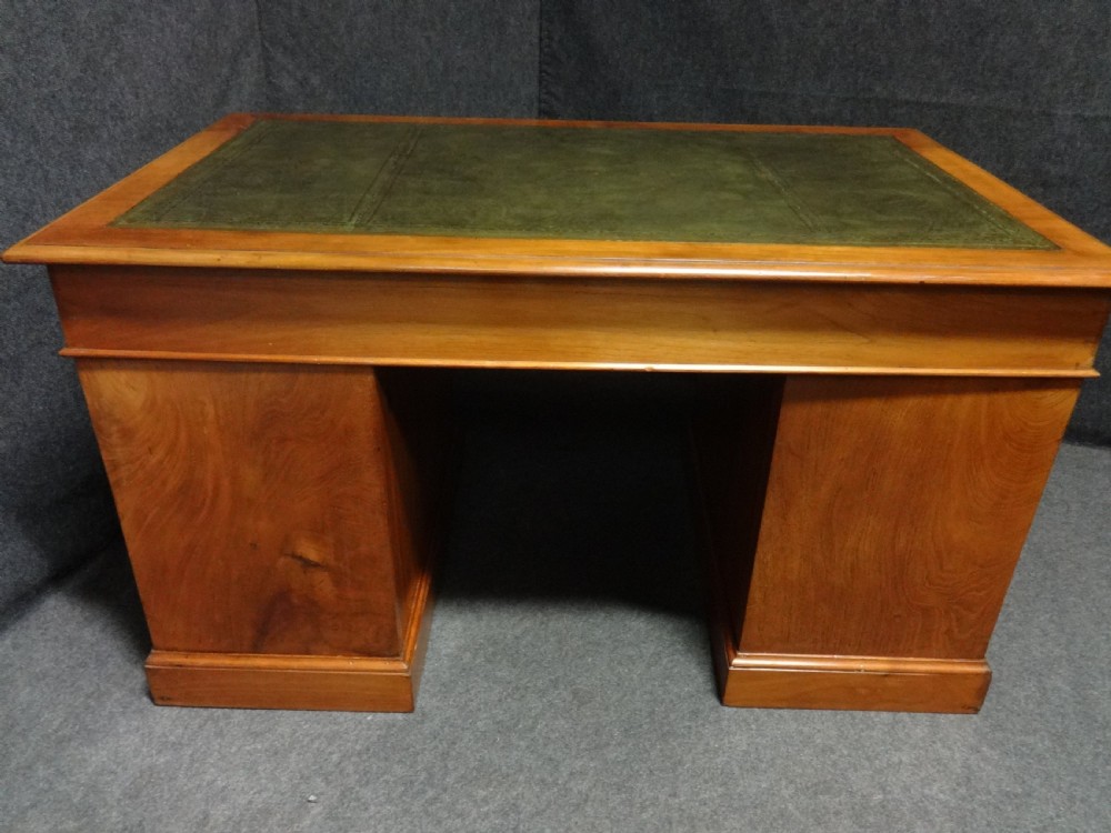 Very Good Victorian Mahogany Pedestal Desk View IX