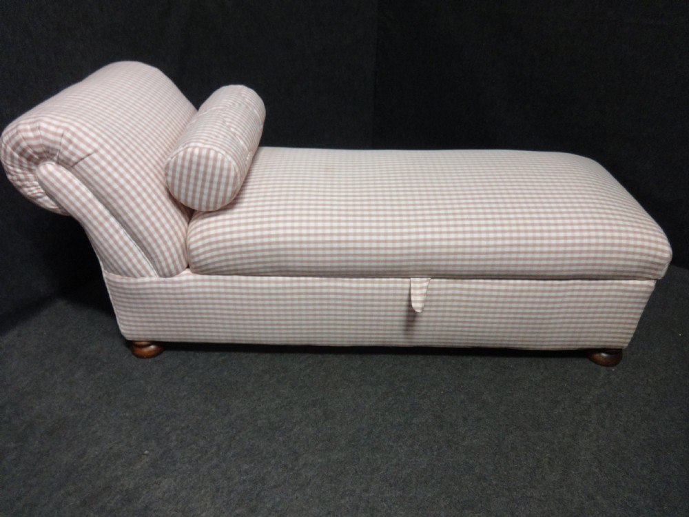 Victorian Upholstered Day Bed Chaise Lounge View II