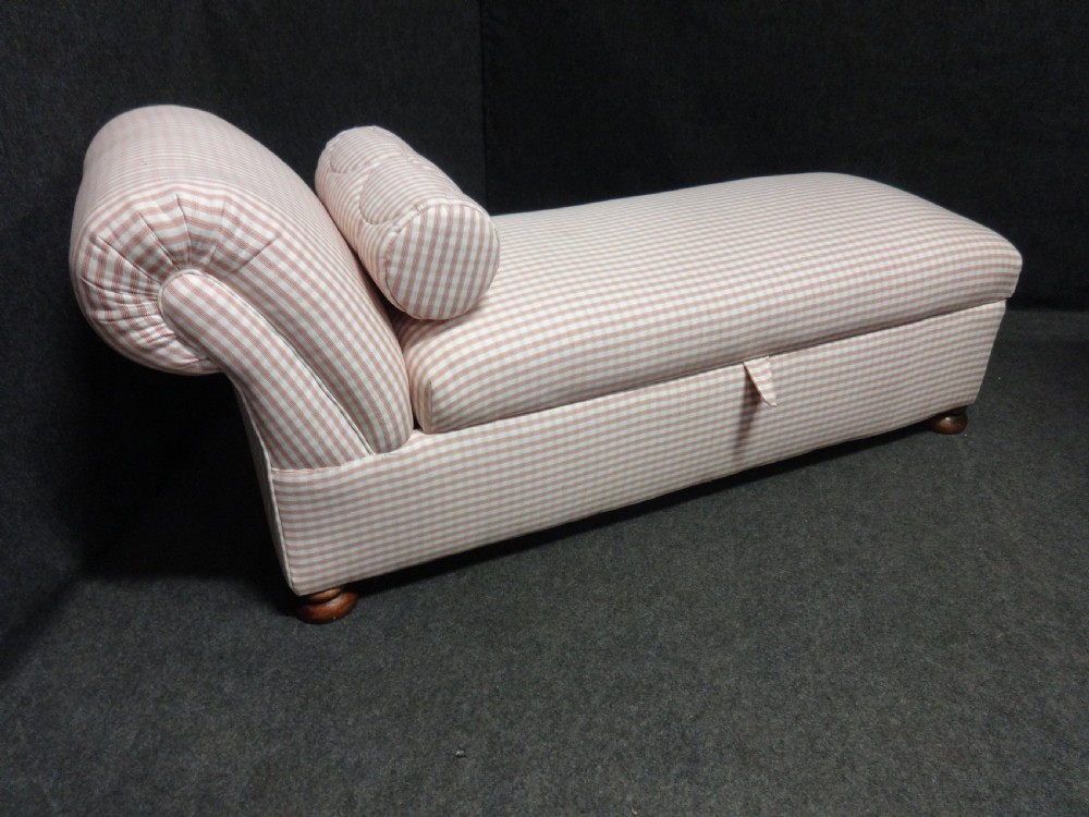 Victorian Upholstered Day Bed Chaise Lounge View III