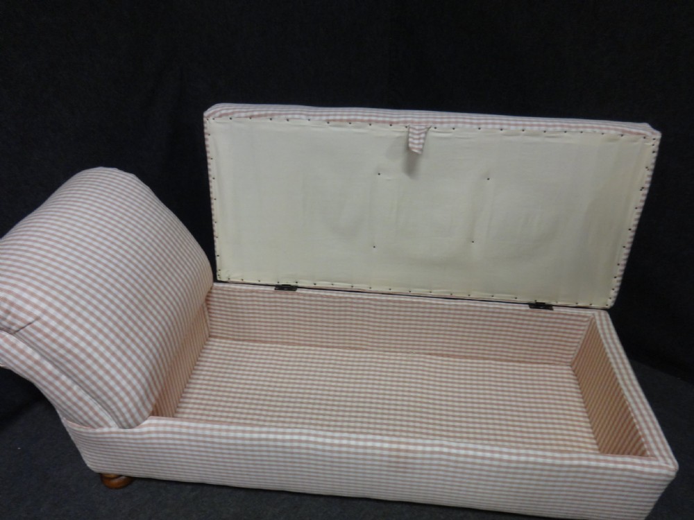 Victorian Upholstered Day Bed Chaise Lounge View V