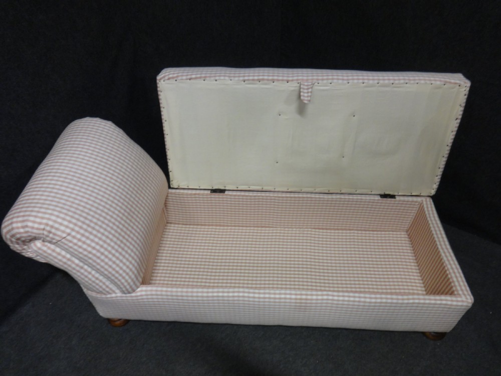 Victorian Upholstered Day Bed Chaise Lounge View VI