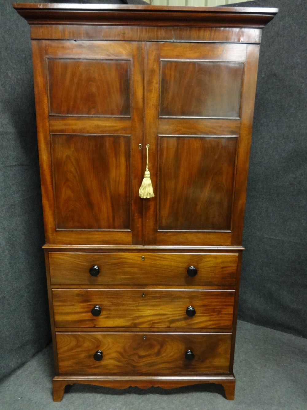 Good Georgian Mahogany Linen Press of small Proportions View II