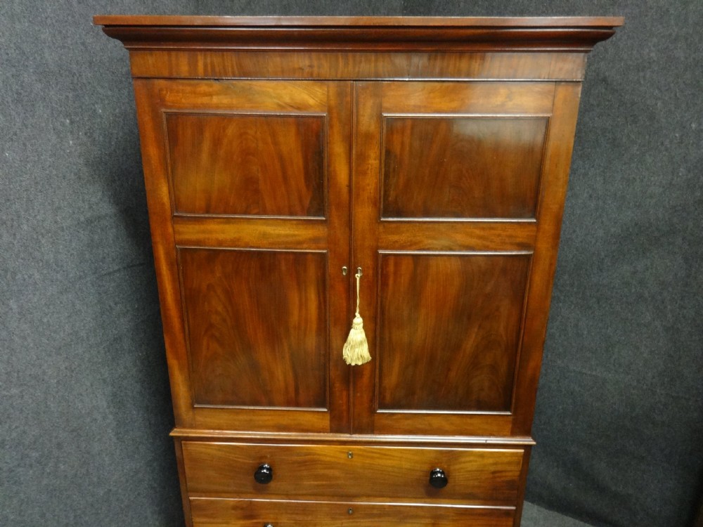 Good Georgian Mahogany Linen Press of small Proportions View III