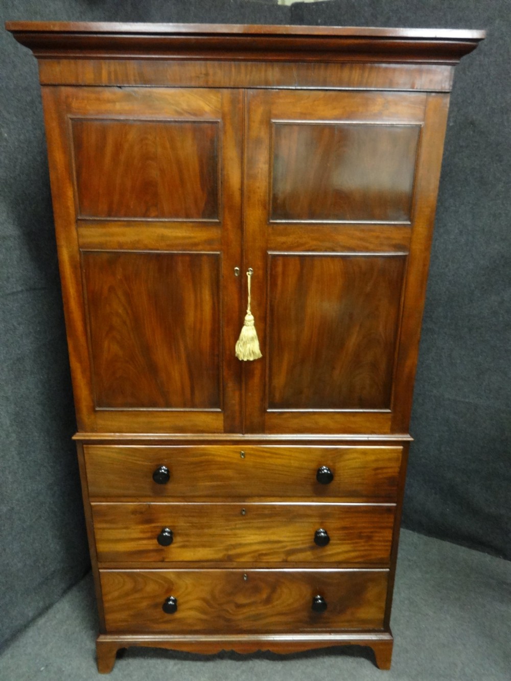 Good Georgian Mahogany Linen Press of small Proportions View IV