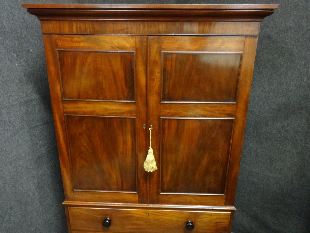 Good Georgian Mahogany Linen Press of small Proportions View V