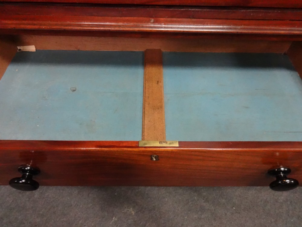 Good Georgian Mahogany Linen Press of small Proportions View VIII