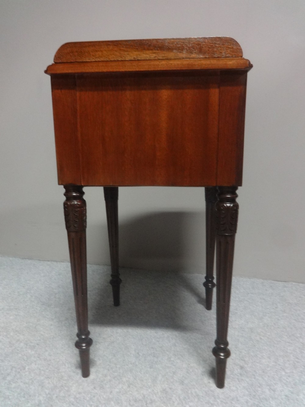 Very Good Pair Mahogany Bedside Lamp Tables View VI