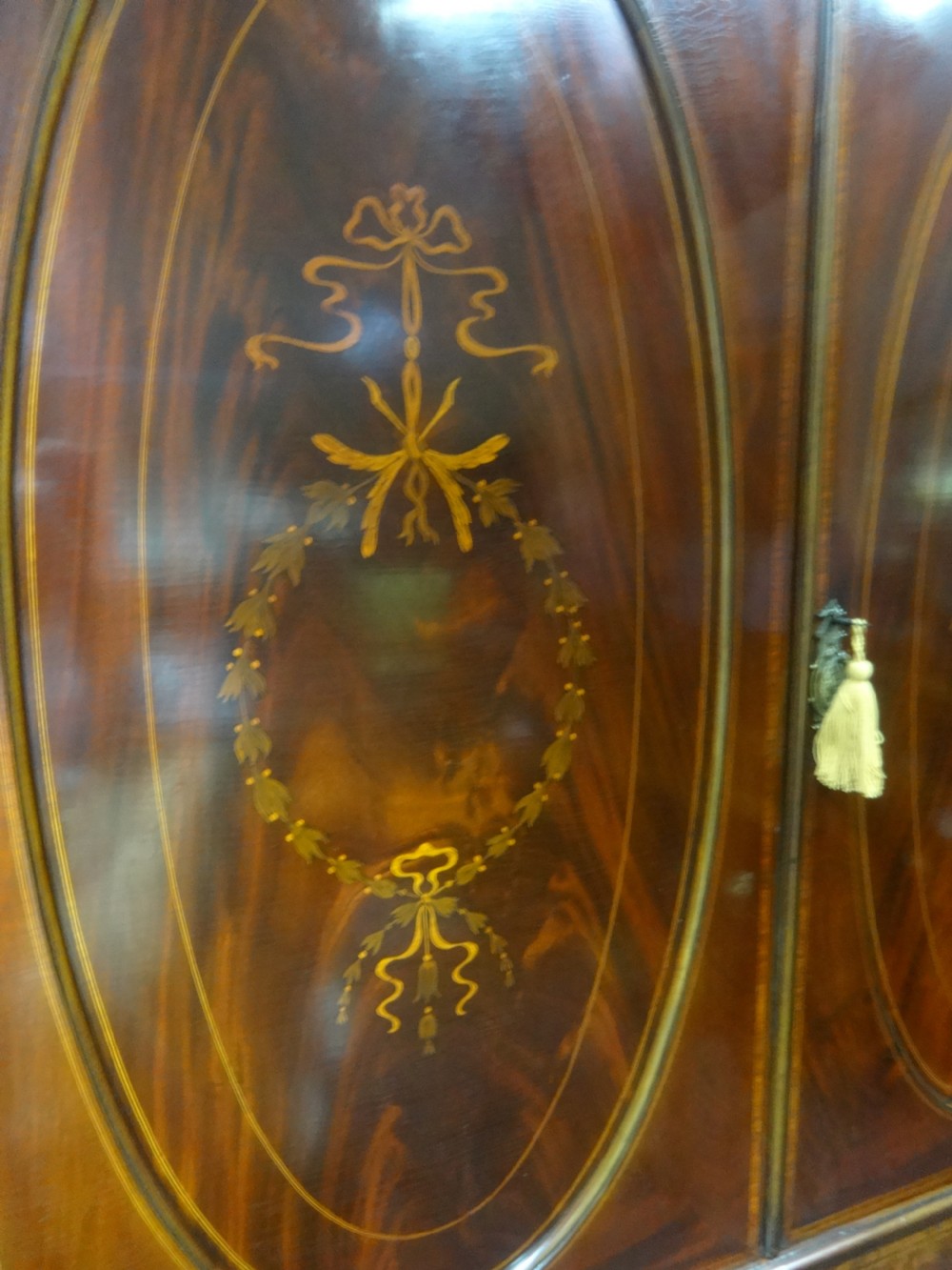 Superb Quality Mahogany Inlaid Linen Press View XIV