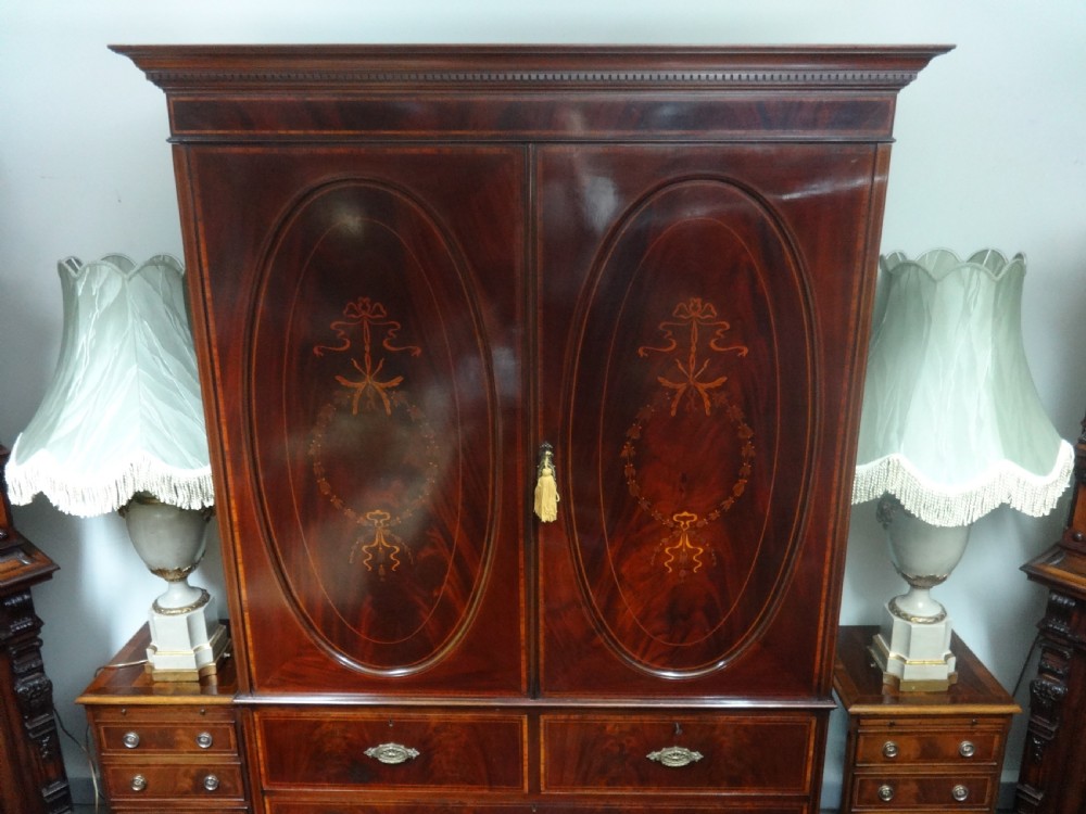 Superb Quality Mahogany Inlaid Linen Press View XVII