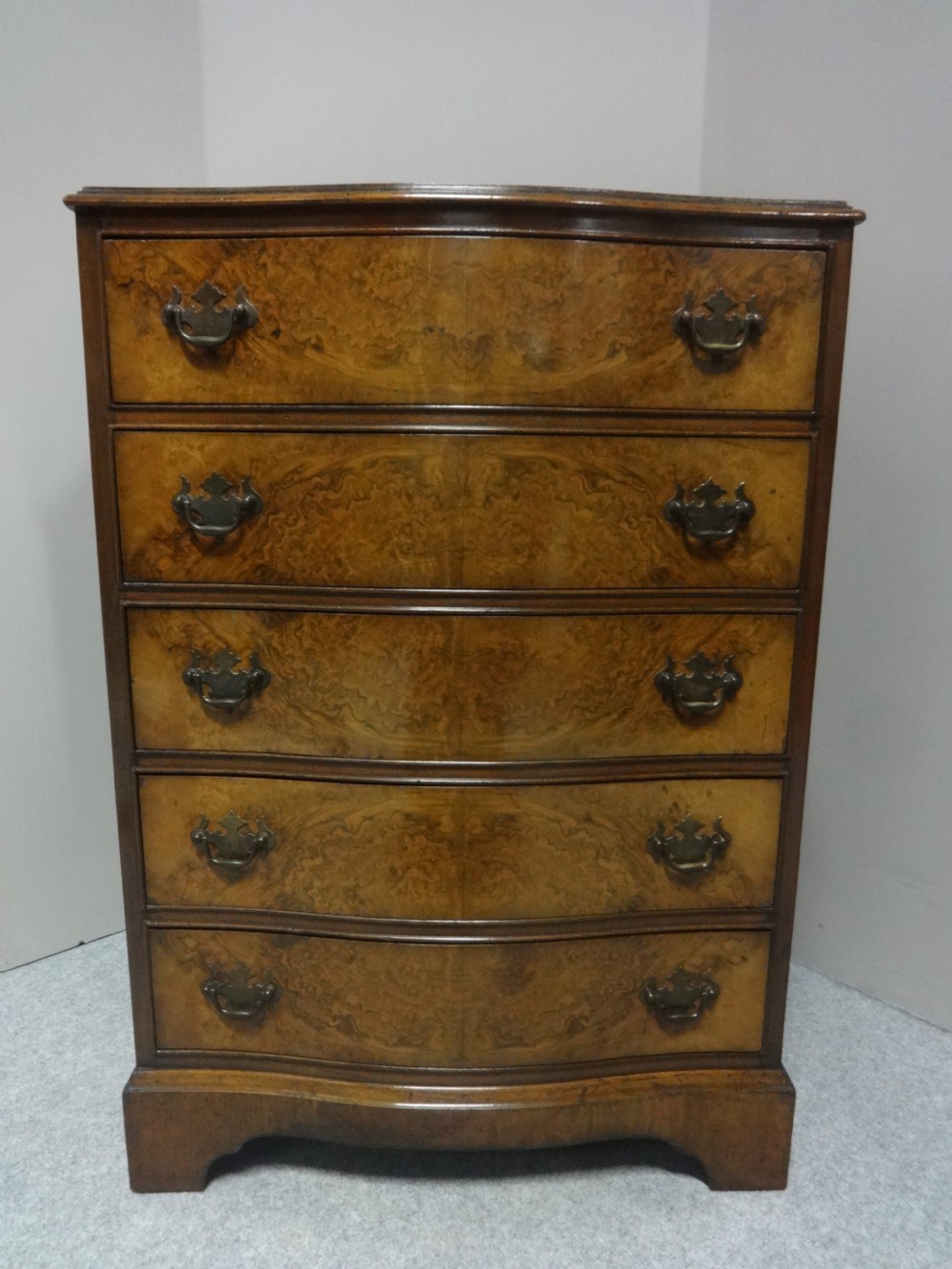 Very Good Burr Walnut Chest of Drawers