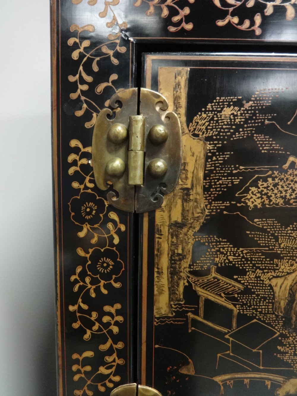 Superb Pair Chinese Chinoiserie Cabinets View VII