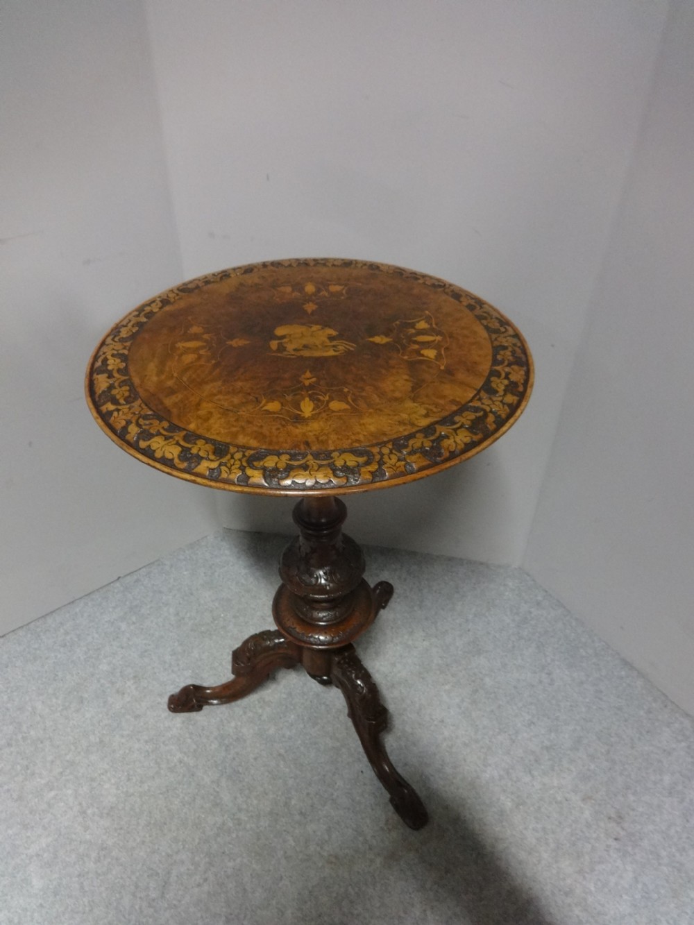 Burr Walnut Inlaid Pedestal Table