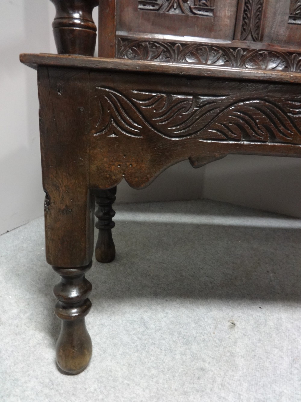 Good Period Oak Settle View IV