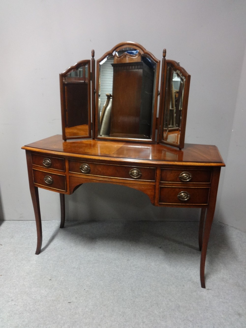 Very Good Georgian Mahogany Dressing Table View IV