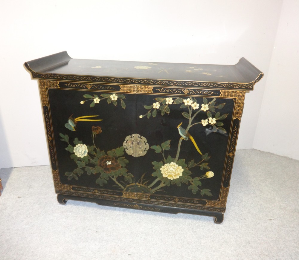 Pretty Oriental Laquered Cabinet
