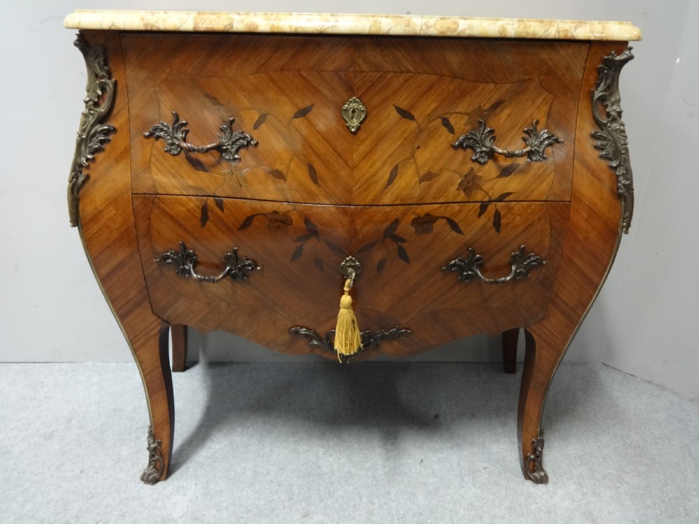 Very Good Tulipwood Commode Chest of Drawers