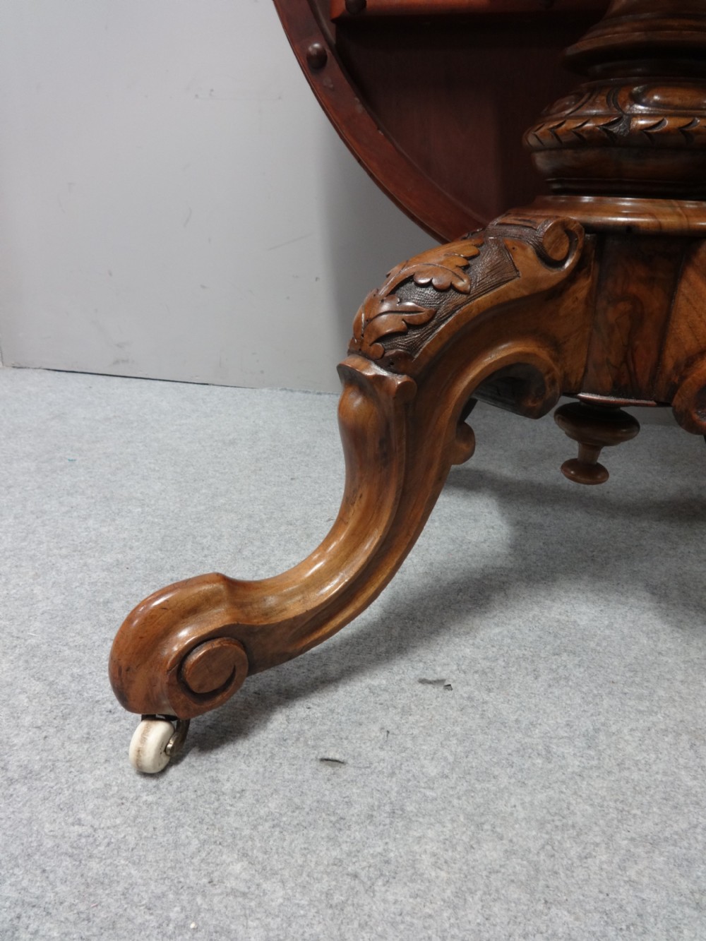 Wonderful Burr Walnut Inlaid Loo Table View XI