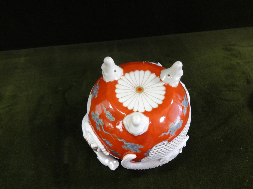 Superb Reticulated Japanese Satsuma Vase and Cover View IX