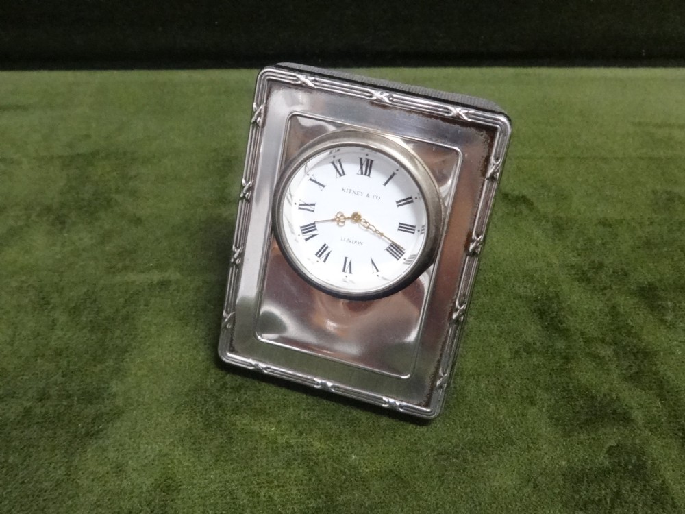 Pretty Silver Travelling Clock