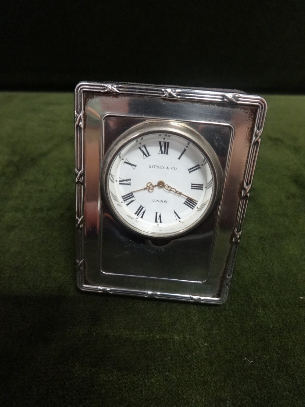 Pretty Silver Travelling Clock View II