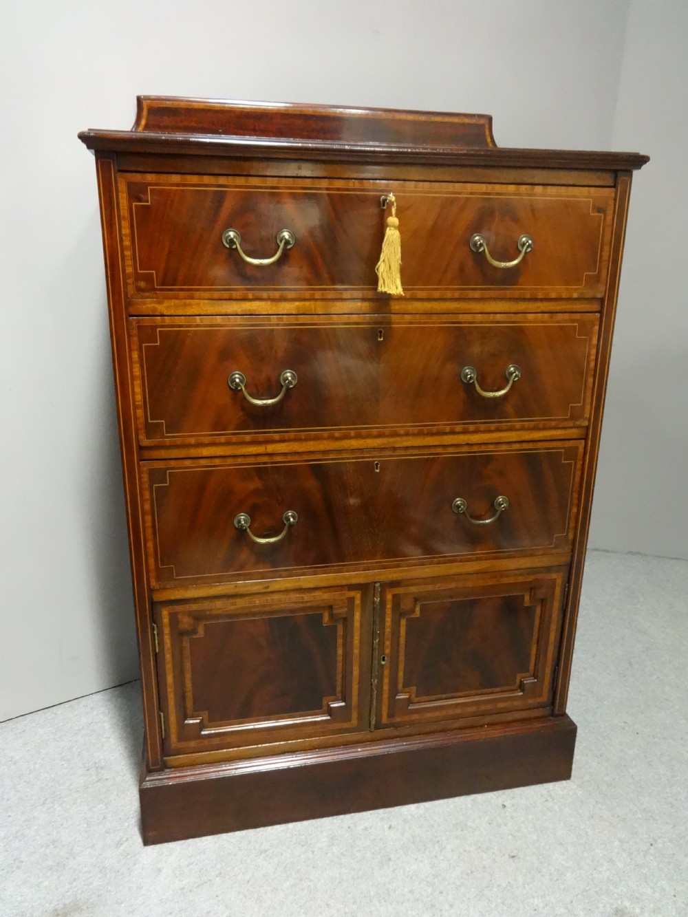 Lovely Quality Inlaid Mahogany Chest of Drawers