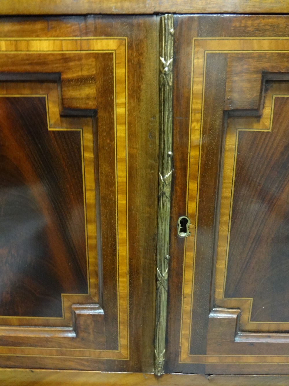 Lovely Quality Inlaid Mahogany Chest of Drawers View IX