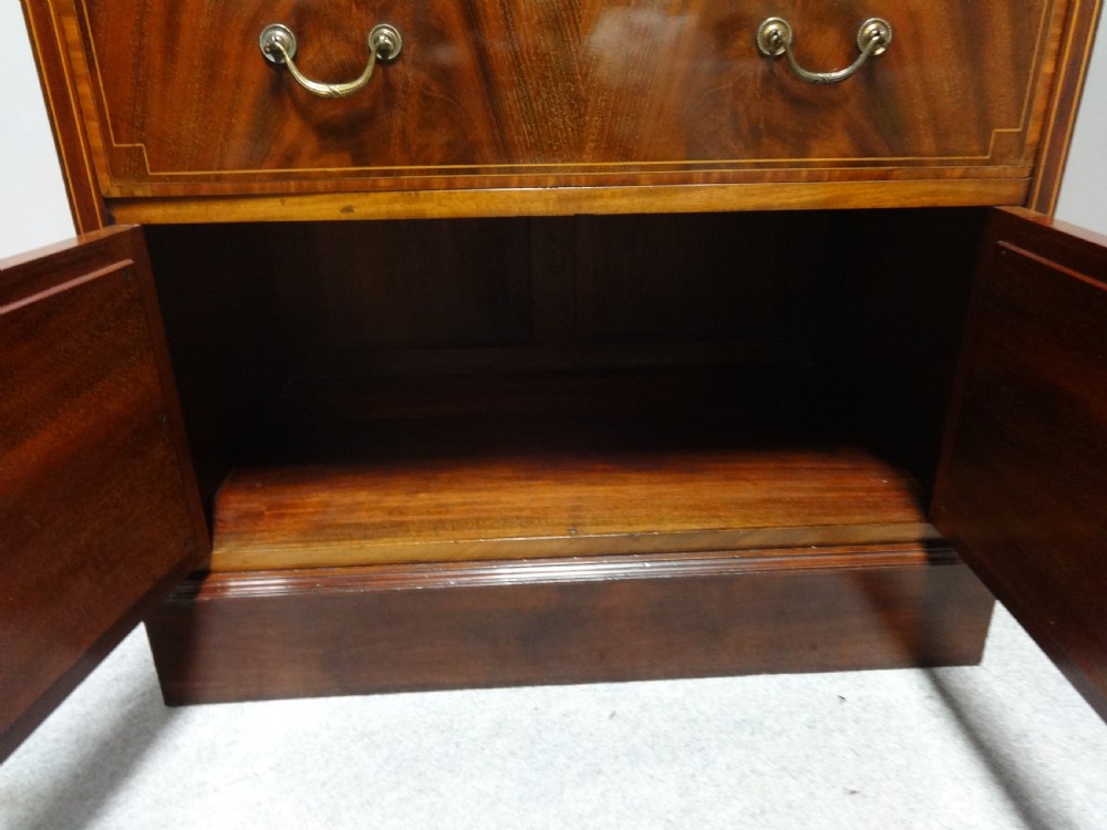 Lovely Quality Inlaid Mahogany Chest of Drawers View X