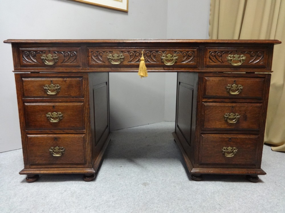 Superb Victorian Oak Pedestal Desk