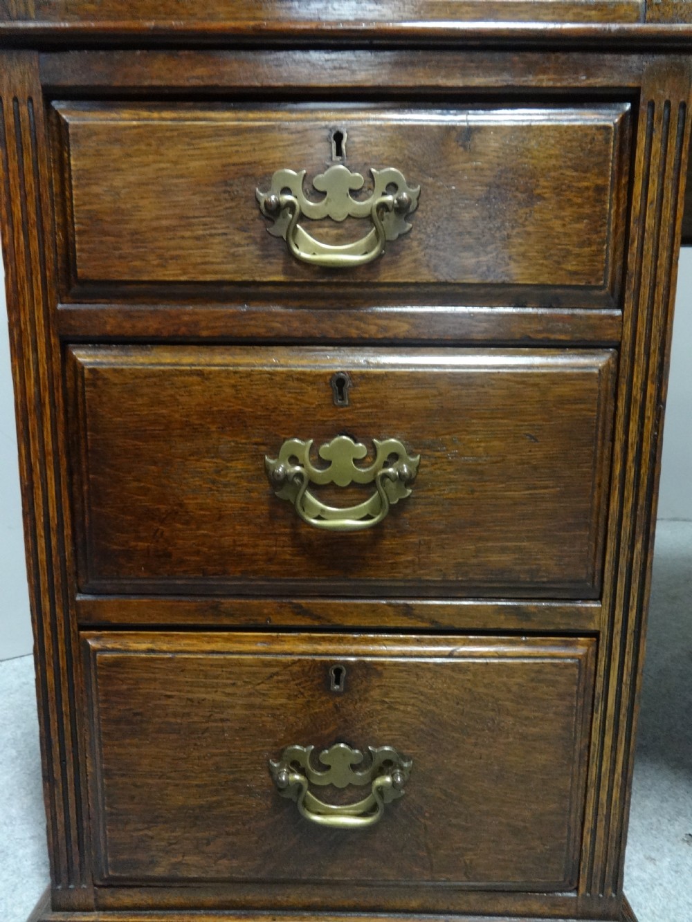 Superb Victorian Oak Pedestal Desk View IV