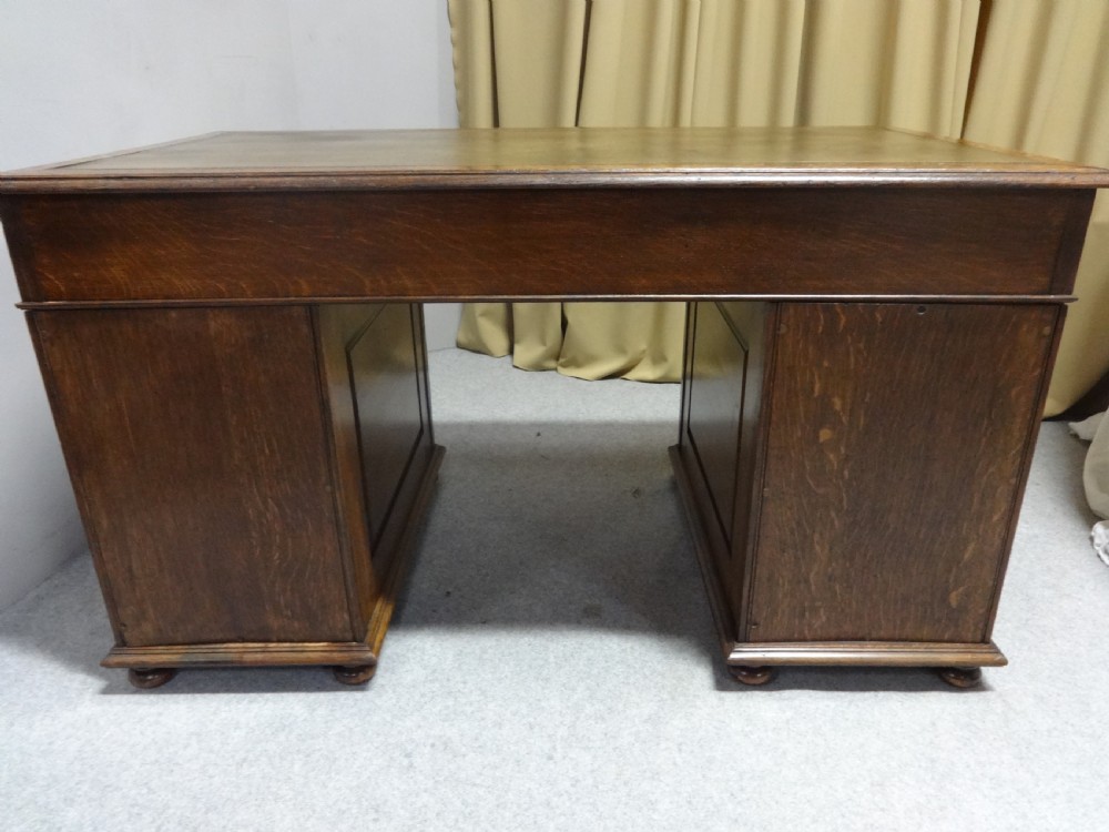 Superb Victorian Oak Pedestal Desk View X