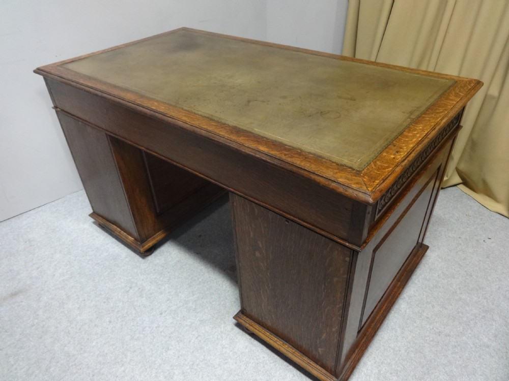 Superb Victorian Oak Pedestal Desk View XI
