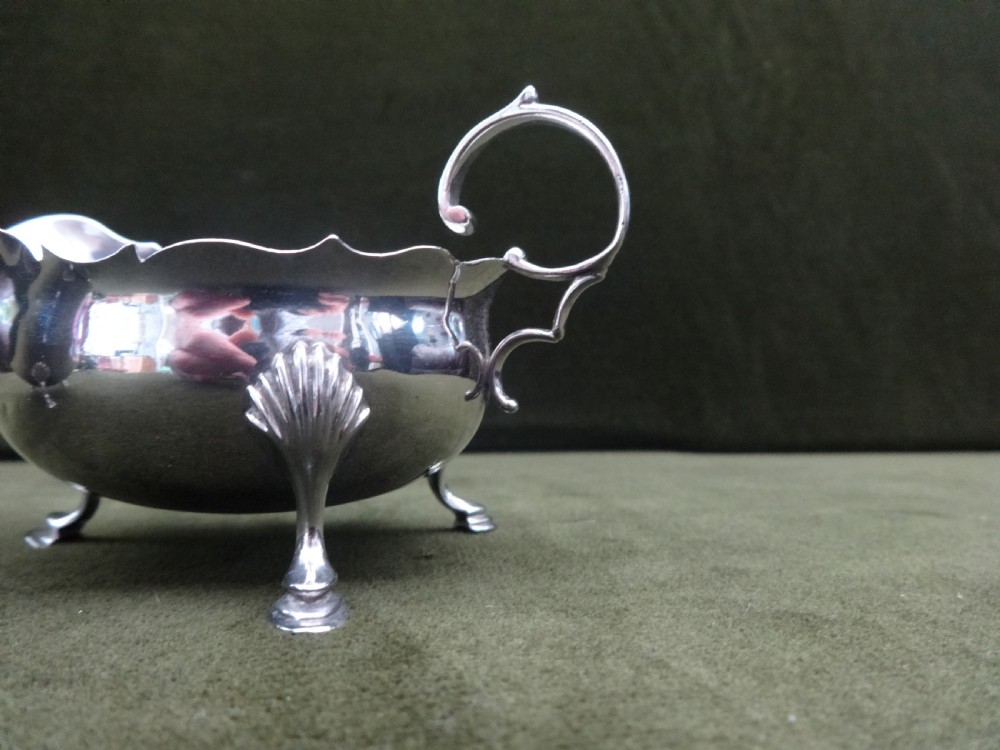 Good Pair of Victorian Silver Sauce Boats London 1899 View IV