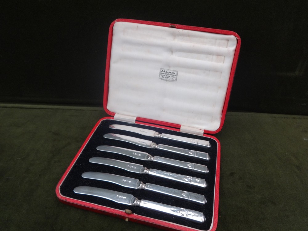 Cased Set of Silver Handled Cake Knives