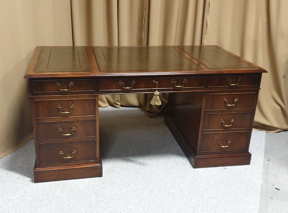 Georgian Mahogany Pedestal Desk