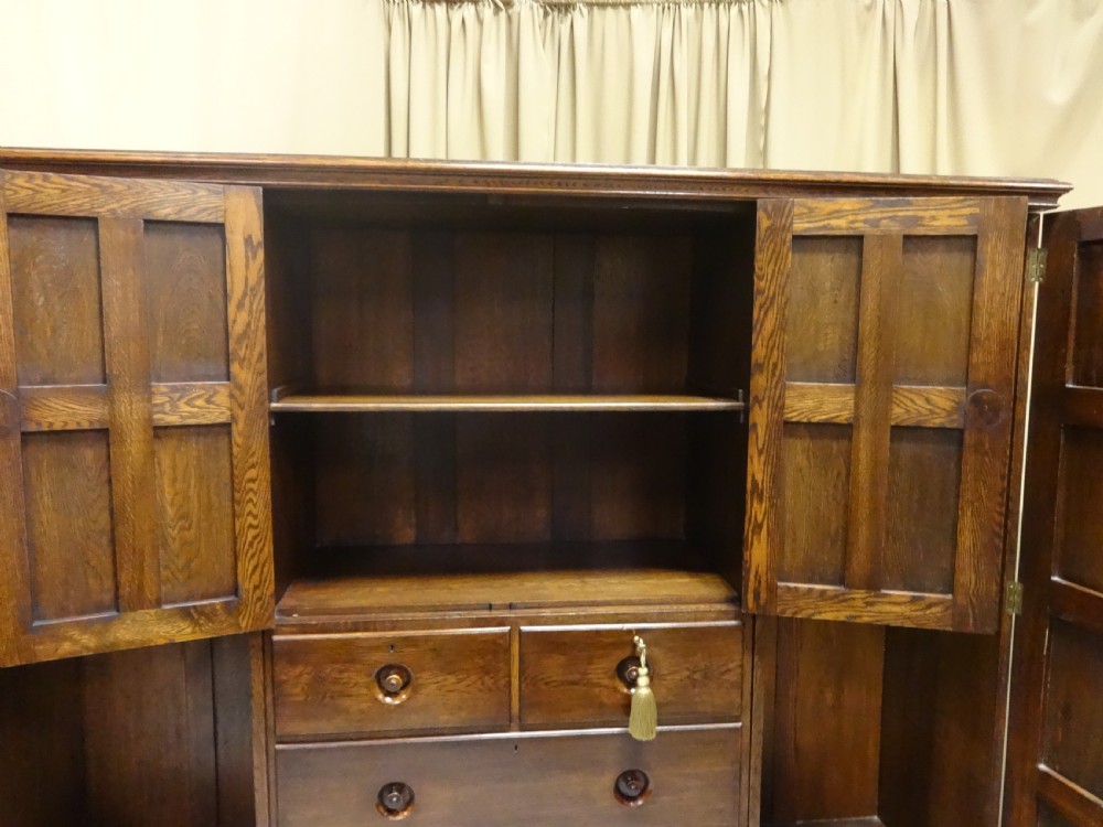 Oak Cottage Compactum Wardrobe of Small Proportions View V