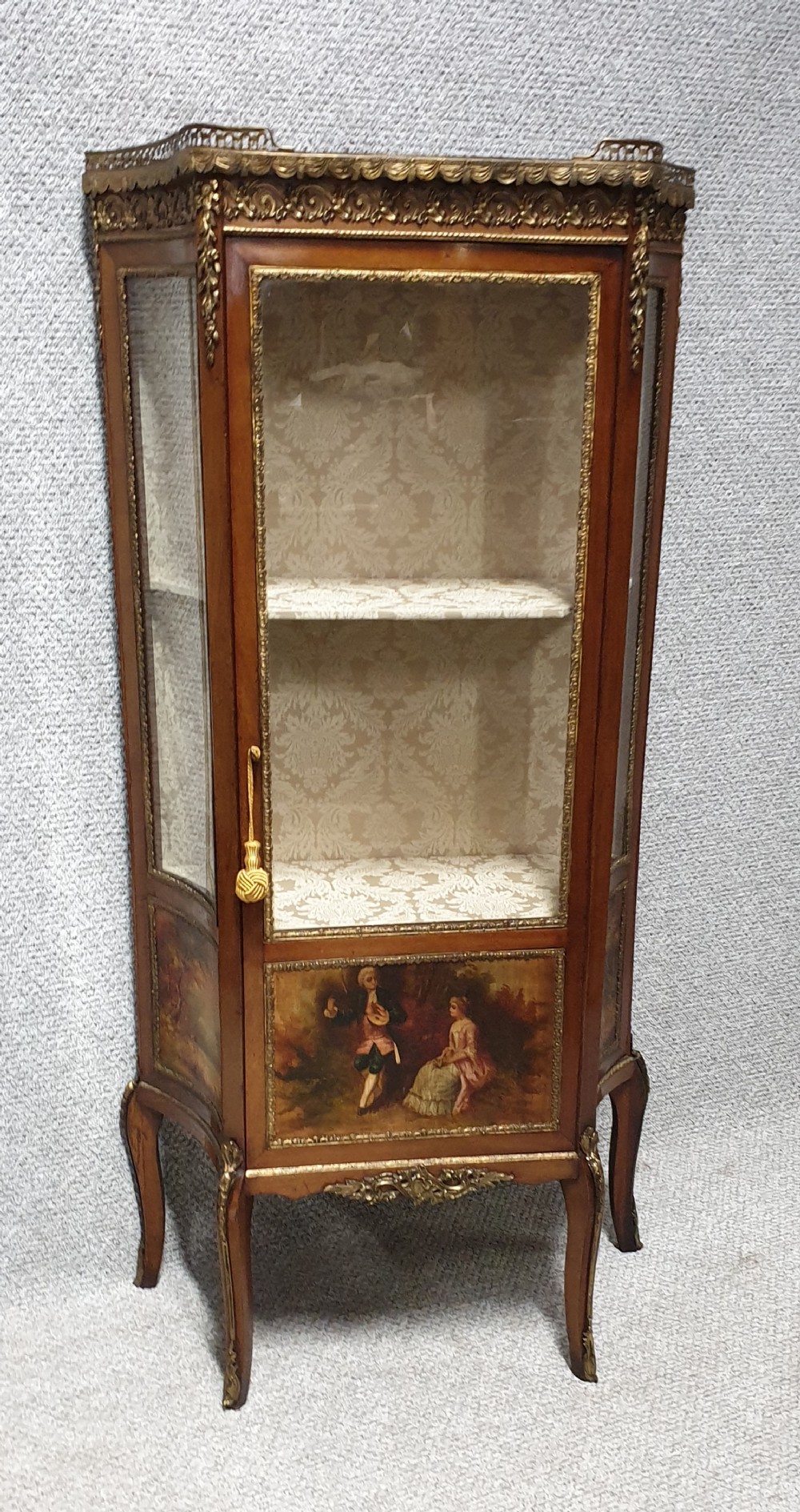 Quality French Vernis Martin Display Vitreen