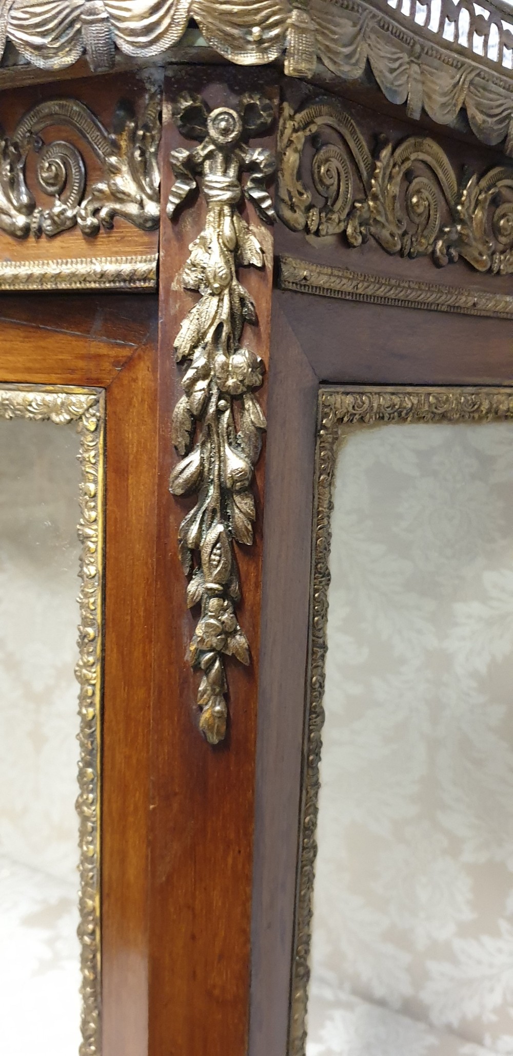 Quality French Vernis Martin Display Vitreen View VII