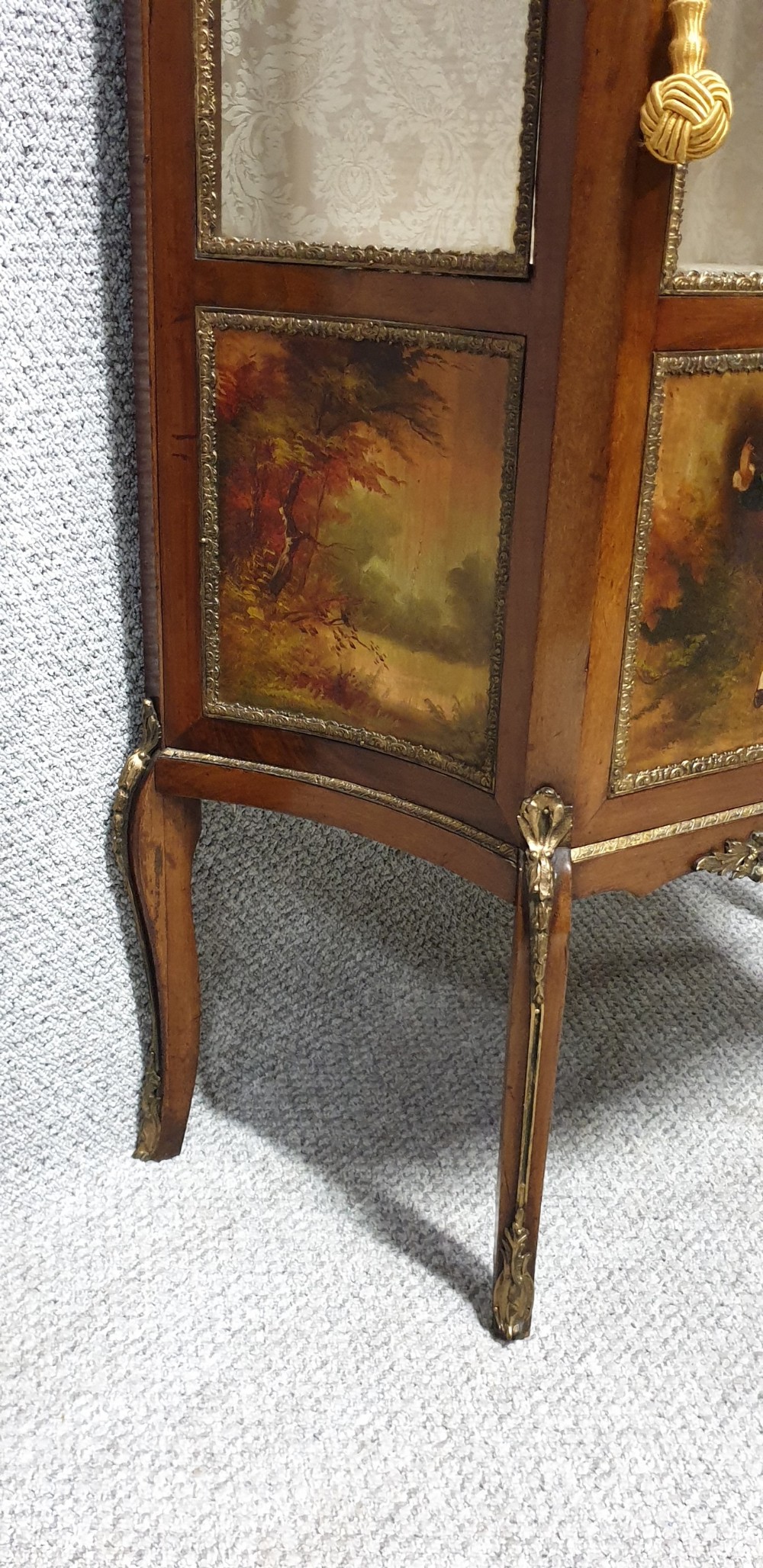 Quality French Vernis Martin Display Vitreen View XI